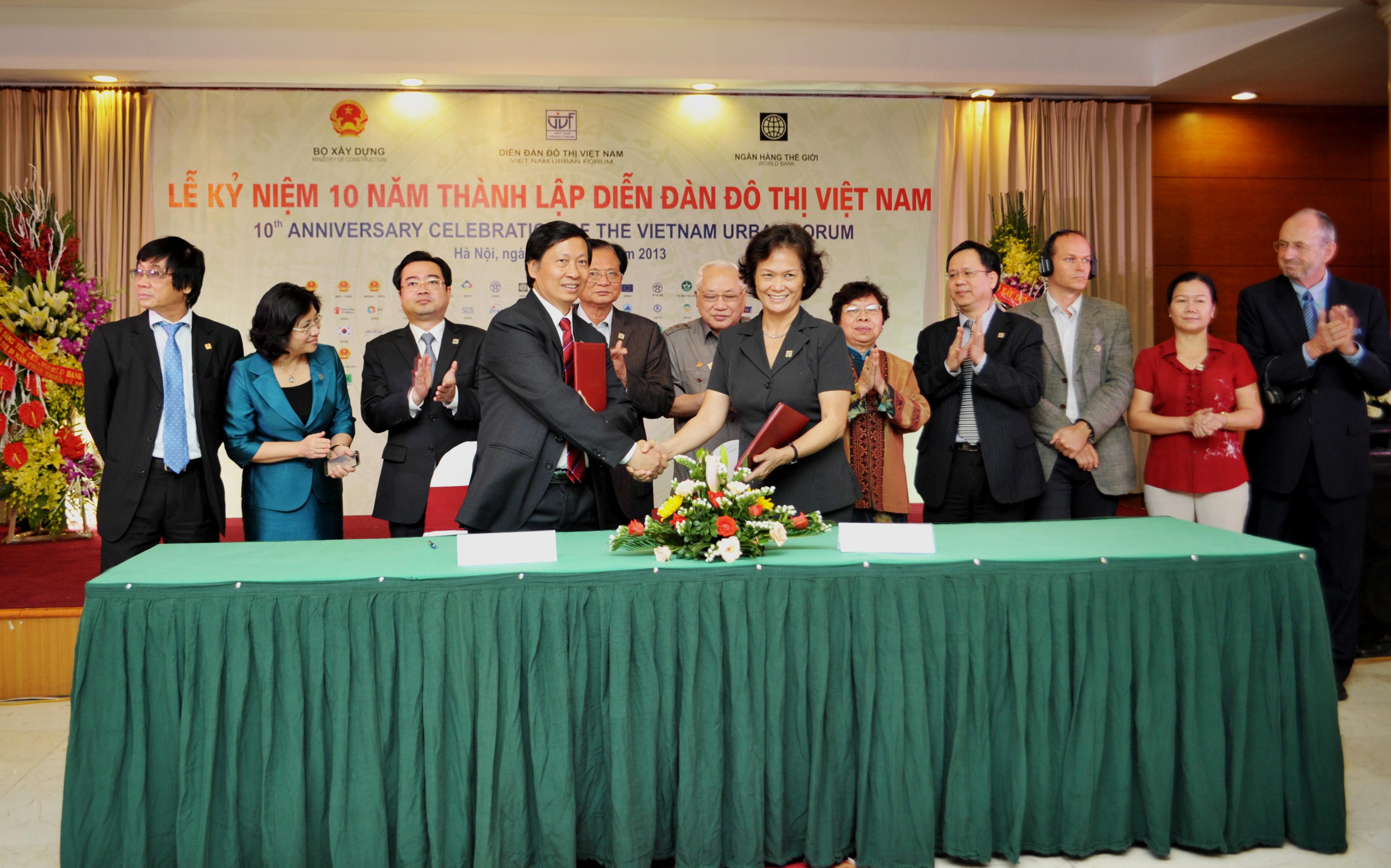 Diễn đàn Đô thị Việt Nam ký kết Biên bản ghi nhớ với Health Bridge
